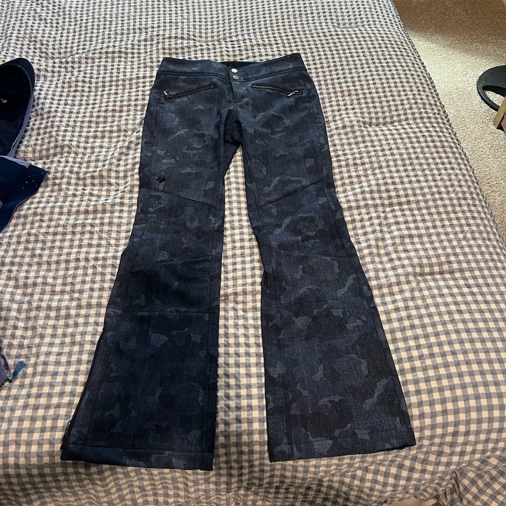 Obermeyer Women’s Ski jacket and pants - Picture 8 of 12